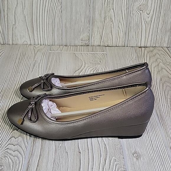 Salon Studio Slip On Metallic Wedge Shoes With Bow Womens Size 9 NEW - Picture 5 of 14